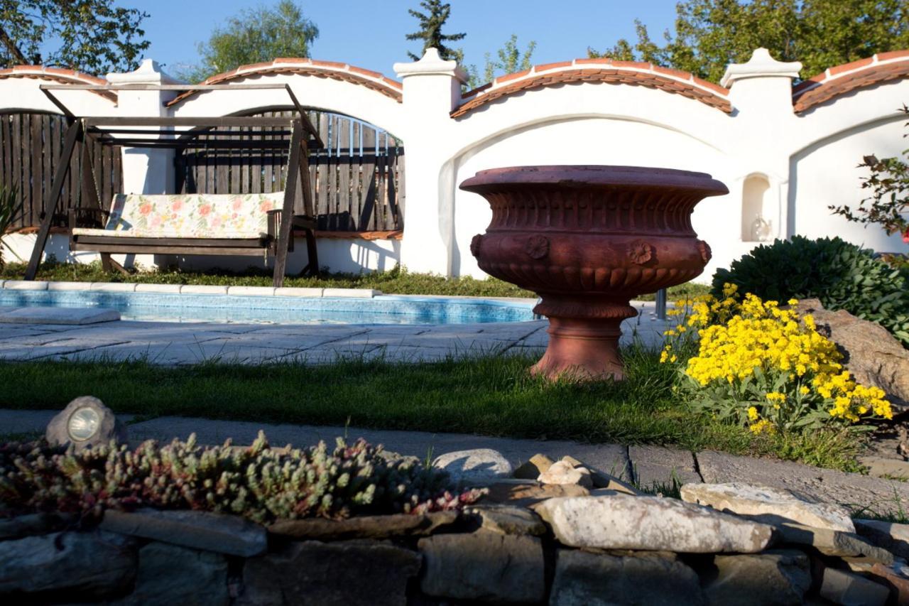 Lichtenstein Lva Apartman Břeclav Dış mekan fotoğraf